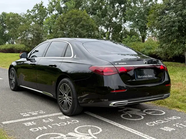Mercedes-Benz E-Class — Фото автомобиля 8