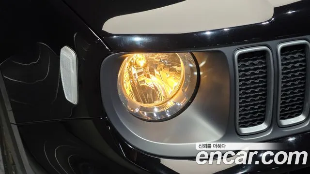Jeep Renegade — Фото автомобиля 22