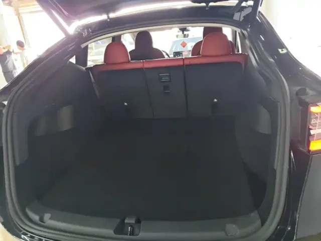 Tesla Model Y — Фото автомобиля 18