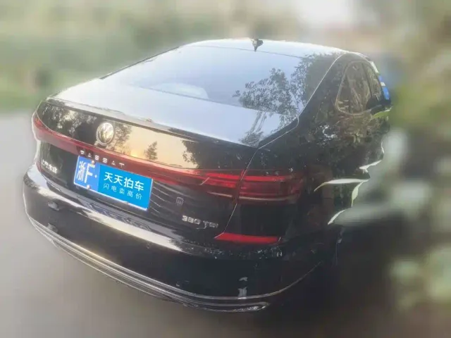 Volkswagen Passat — Фото автомобиля 2