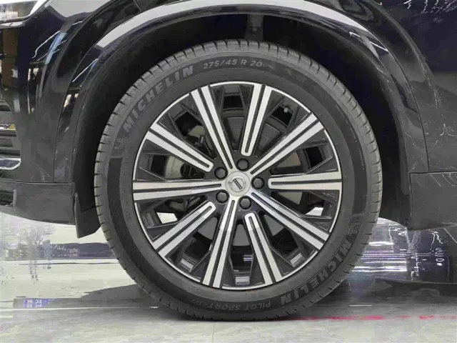 Volvo XC90 — Фото автомобиля 4