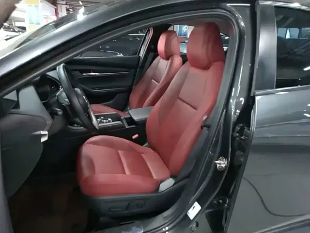 Mazda Axela — Фото автомобиля 14
