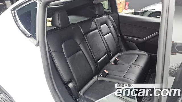 Tesla Model Y — Фото автомобиля 26