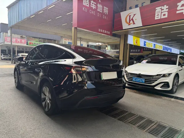 Tesla Model Y — Фото автомобиля 4