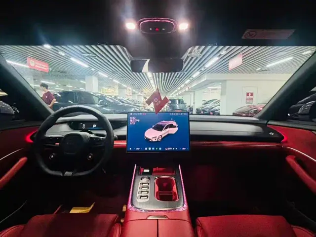Xiaomi SU7 — Фото автомобиля 9