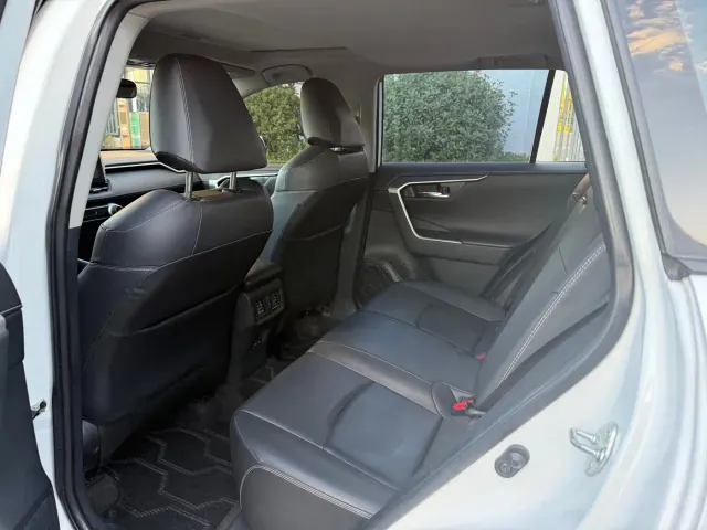 Toyota RAV4 — Фото автомобиля 4