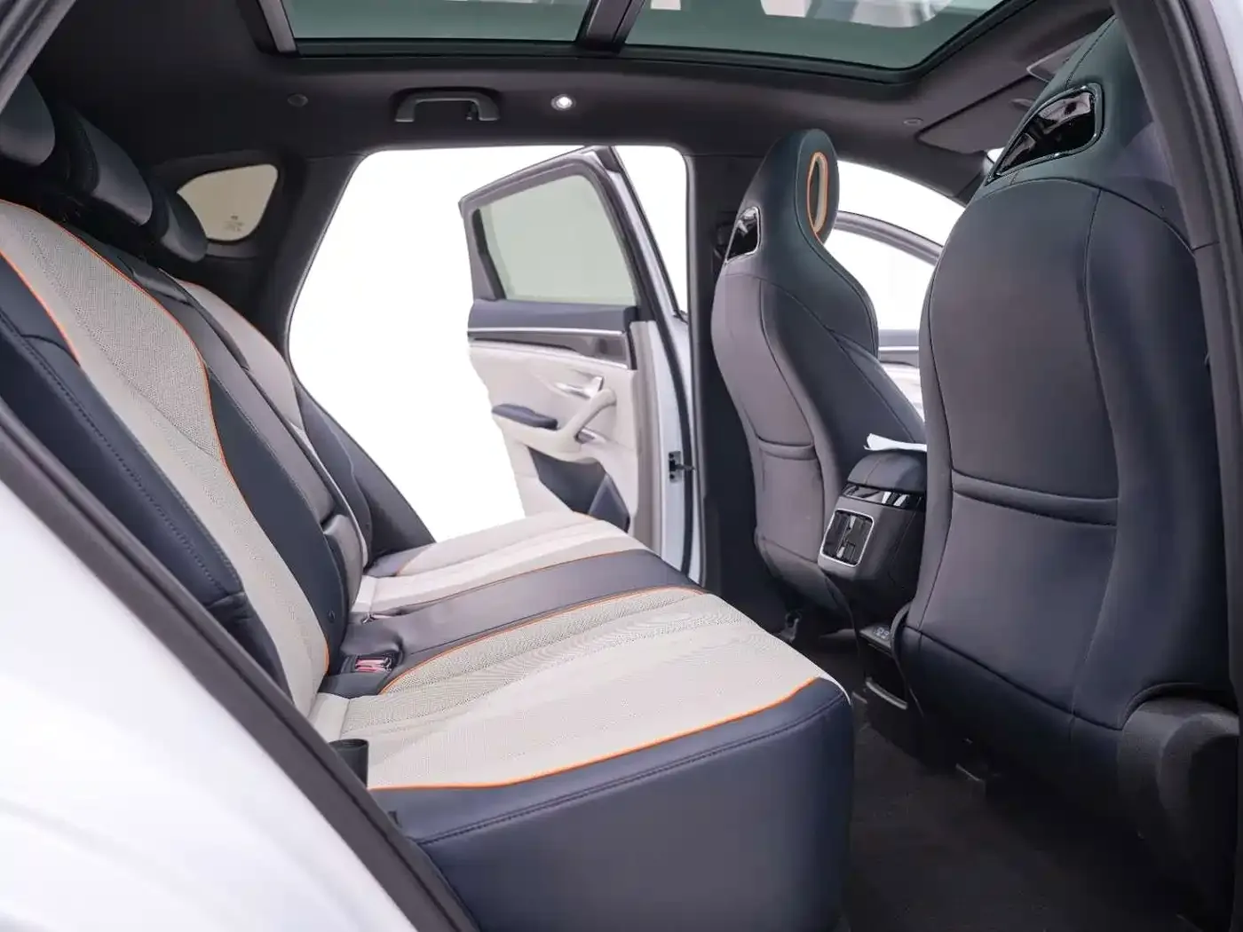 BYD Song PLUS PHEV 2023 Champion Edition DM-i 110KM Flagship PLUS — Фото автомобиля 25