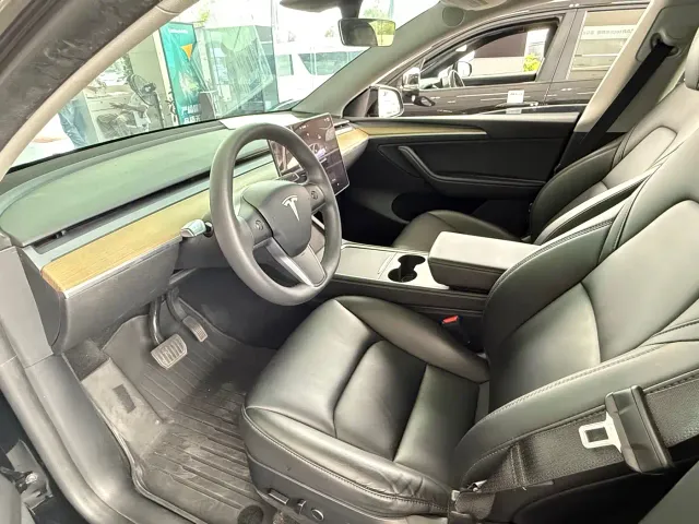 Tesla Model Y — Фото автомобиля 4