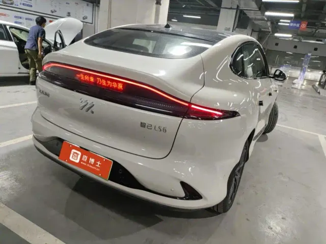IM Motors LS6 — Фото автомобиля 8
