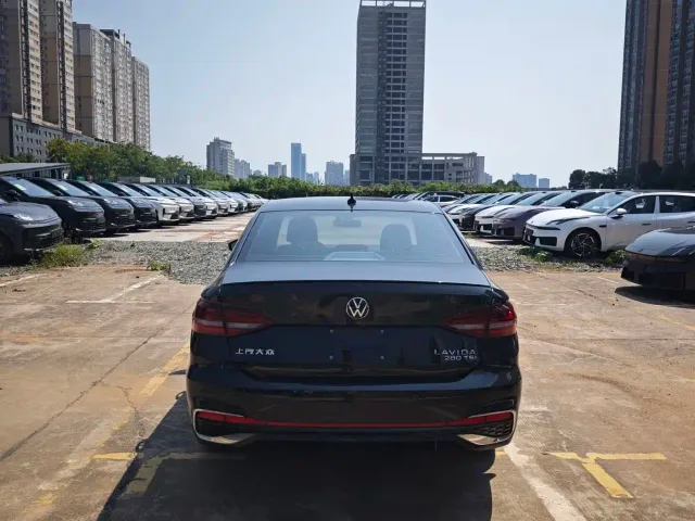 Volkswagen Lavida — Фото автомобиля 10