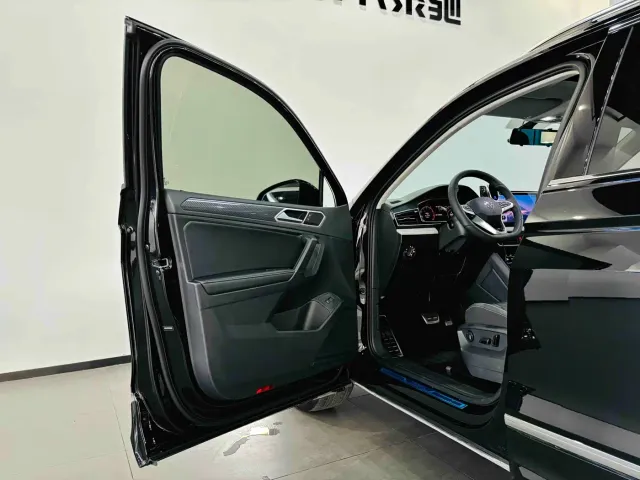 Volkswagen Tiguan L — Фото автомобиля 12