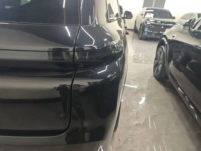 Li Auto L8 — Фото автомобиля 7