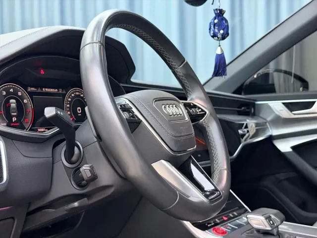 Audi A6L — Фото автомобиля 9