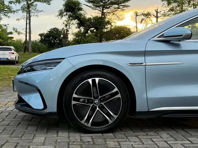 BYD Han — Фото автомобиля 15