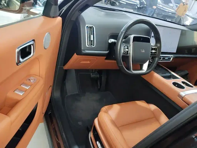 Li Auto L7 — Фото автомобиля 15