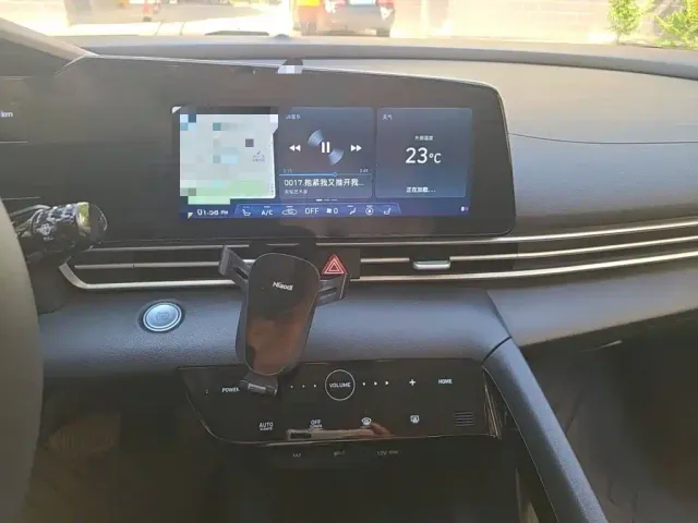 Hyundai Elantra 2022 1.5L CVT LUX Premium Edition — Фото автомобиля 9