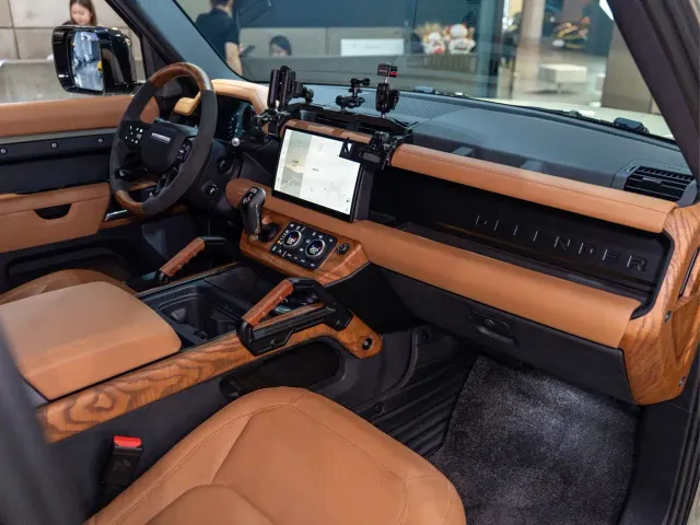Land Rover Defender — Фото автомобиля 23