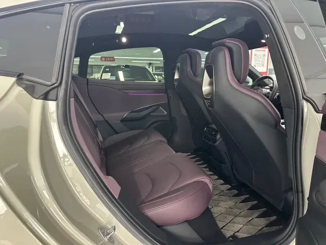 Xiaomi SU7 — Фото автомобиля 14