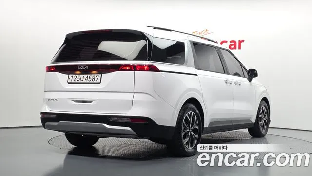Kia Carnival — Фото автомобиля 2