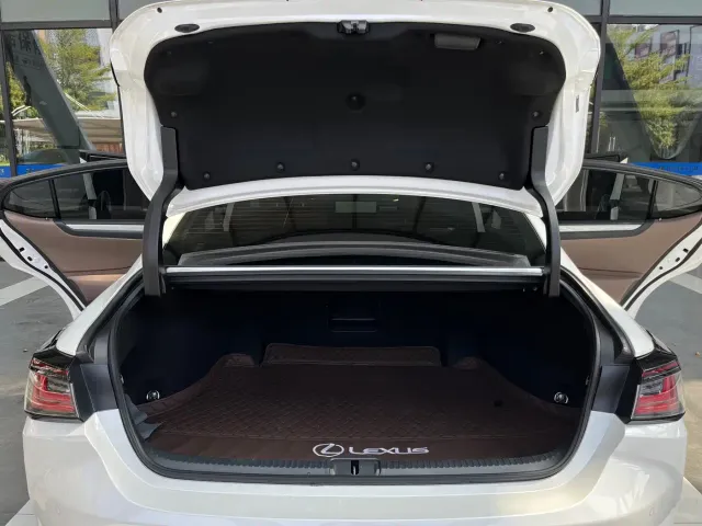 Lexus ES — Фото автомобиля 15