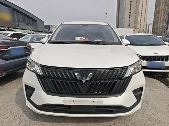 Wuling Jiachen — Фото автомобиля 2