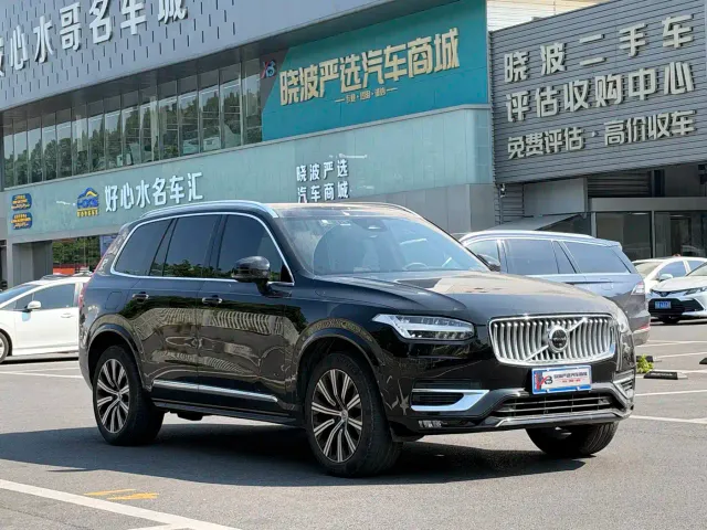 Volvo XC90 — Фото автомобиля 2