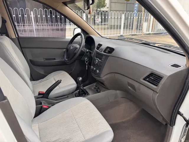 Wuling Hongguang — Фото автомобиля 14