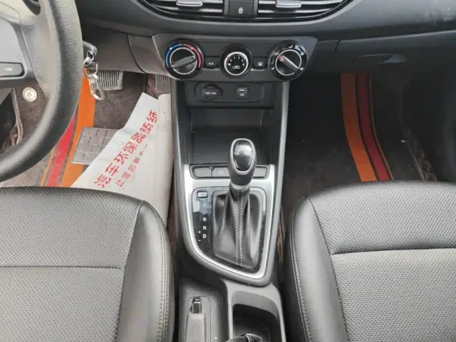 Hyundai Elantra — Фото автомобиля 13