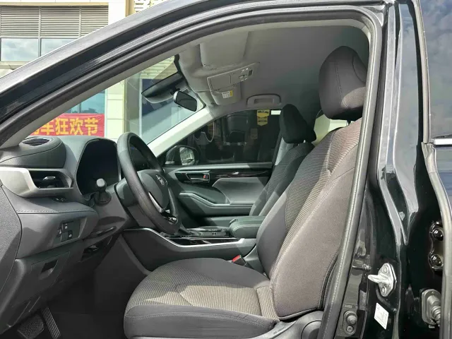 Toyota Highlander — Фото автомобиля 6