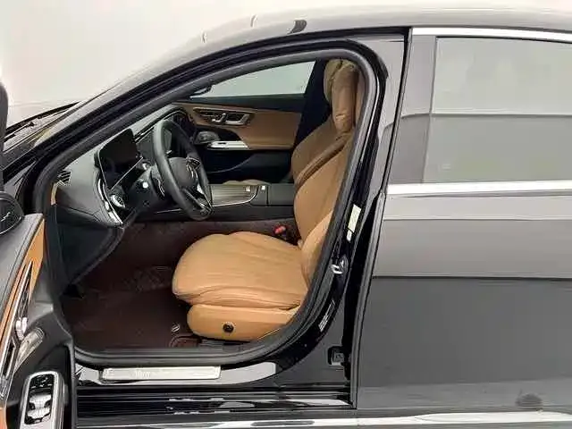 Mercedes-Benz E-Class — Фото автомобиля 5
