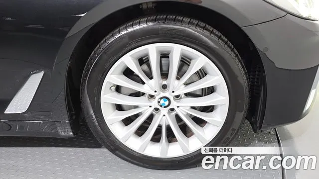 BMW 5 Series G30 — Фото автомобиля 6