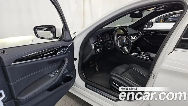 BMW 5 Series G30 — Фото автомобиля 10