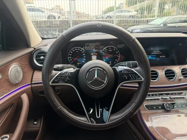 Mercedes-Benz E-Class — Фото автомобиля 10