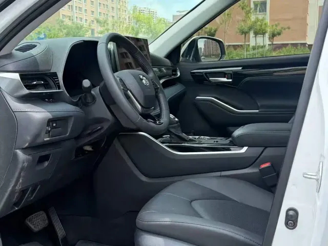 Toyota Highlander — Фото автомобиля 4