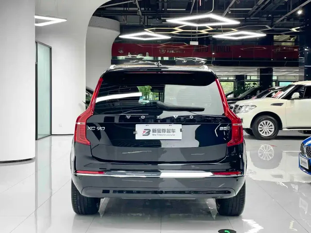 Volvo XC90 — Фото автомобиля 11