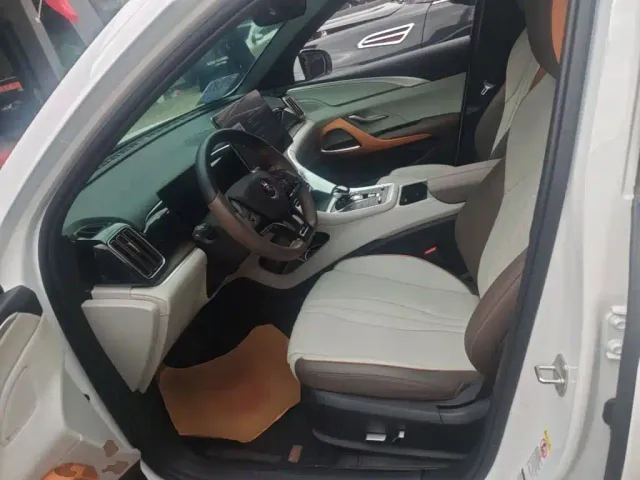BYD Song Pro — Фото автомобиля 10