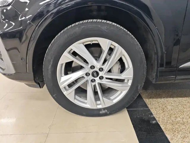 Audi Q7 — Фото автомобиля 24