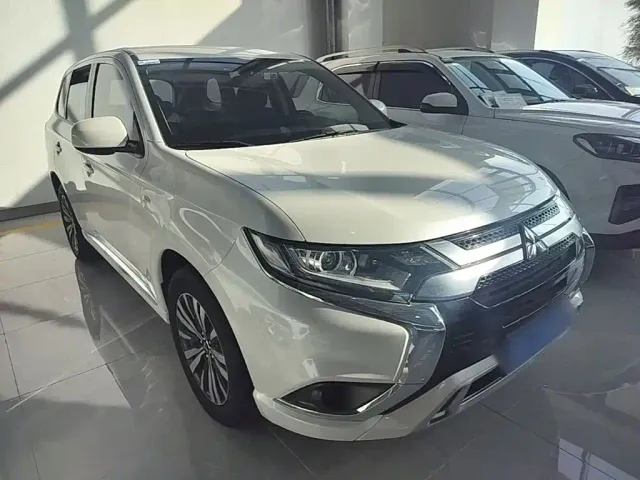 Mitsubishi Outlander — Фото автомобиля 3