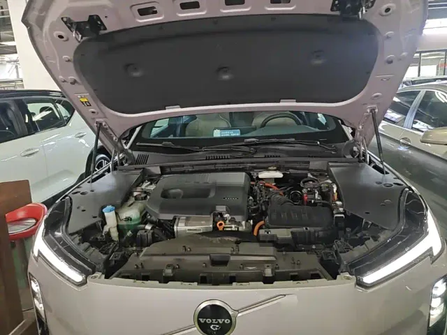 Volvo XC70 Plug-in Hybrid — Фото автомобиля 19
