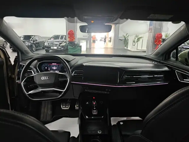 Audi Q4 e-tron — Фото автомобиля 9