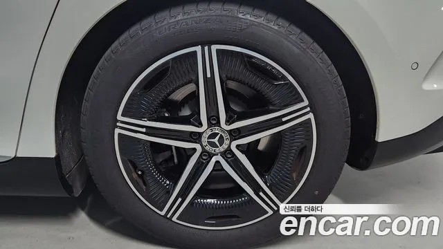Mercedes-Benz EQE — Фото автомобиля 5
