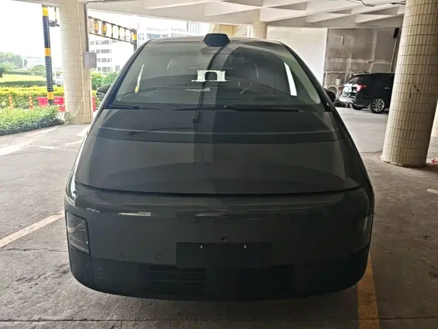 Li Auto MEGA — Фото автомобиля 2
