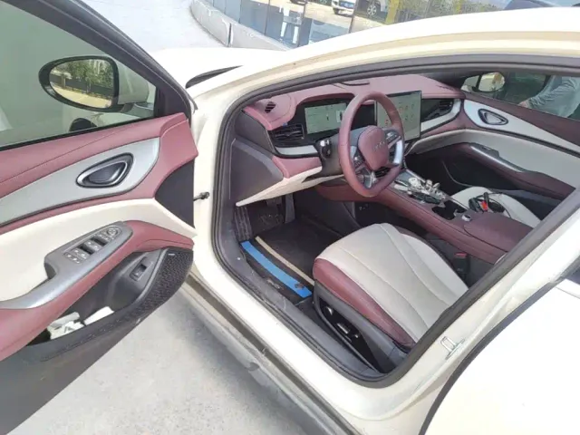 BYD Seal 07 DM-i — Фото автомобиля 15