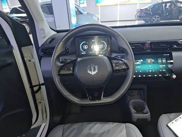 Leapmotor T03 — Фото автомобиля 10