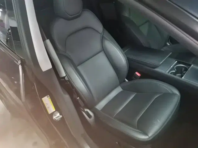 Tesla Model Y — Фото автомобиля 24