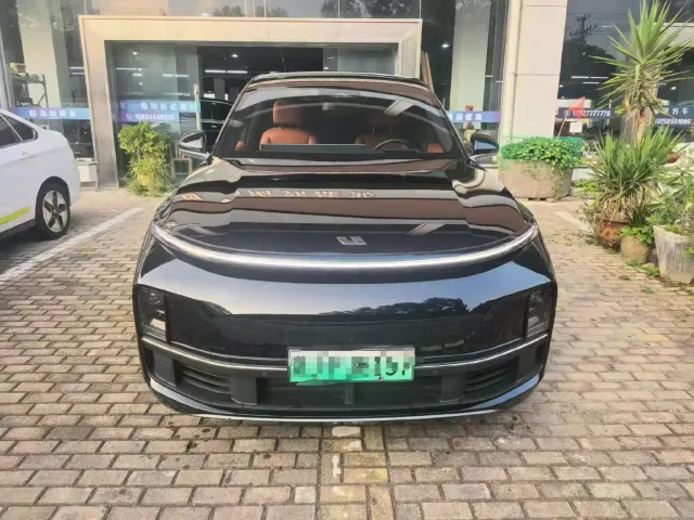 Li Auto L8 — Фото автомобиля 3