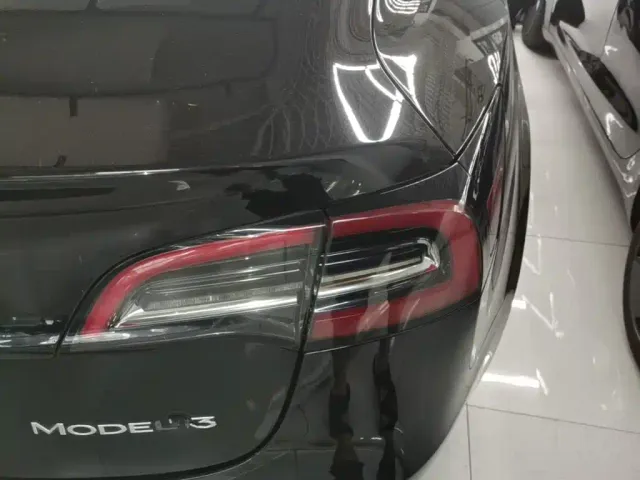Tesla Model 3 — Фото автомобиля 7