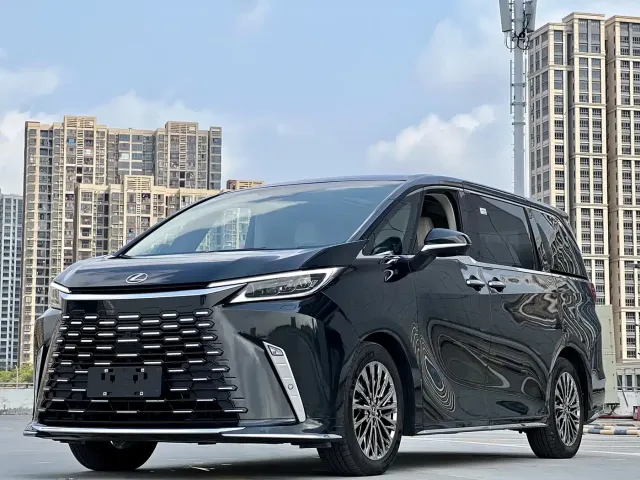 Фотография автомобиля — Lexus LM