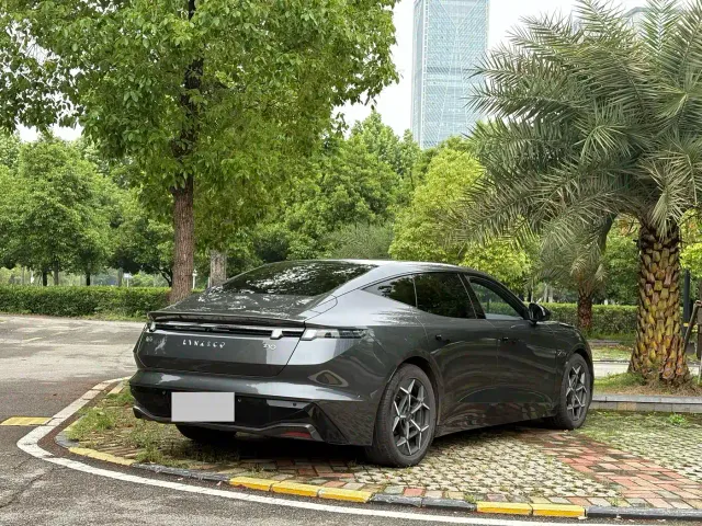 Lynk & Co Z10 — Фото автомобиля 14