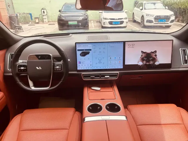 Li Auto L8 — Фото автомобиля 10